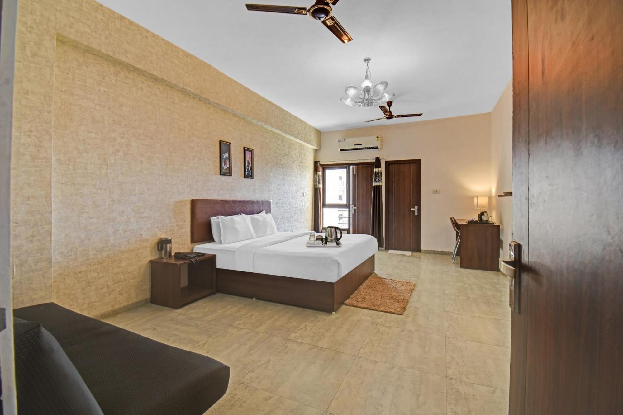 Townhouse Classio Suites Shirdi Buitenkant foto