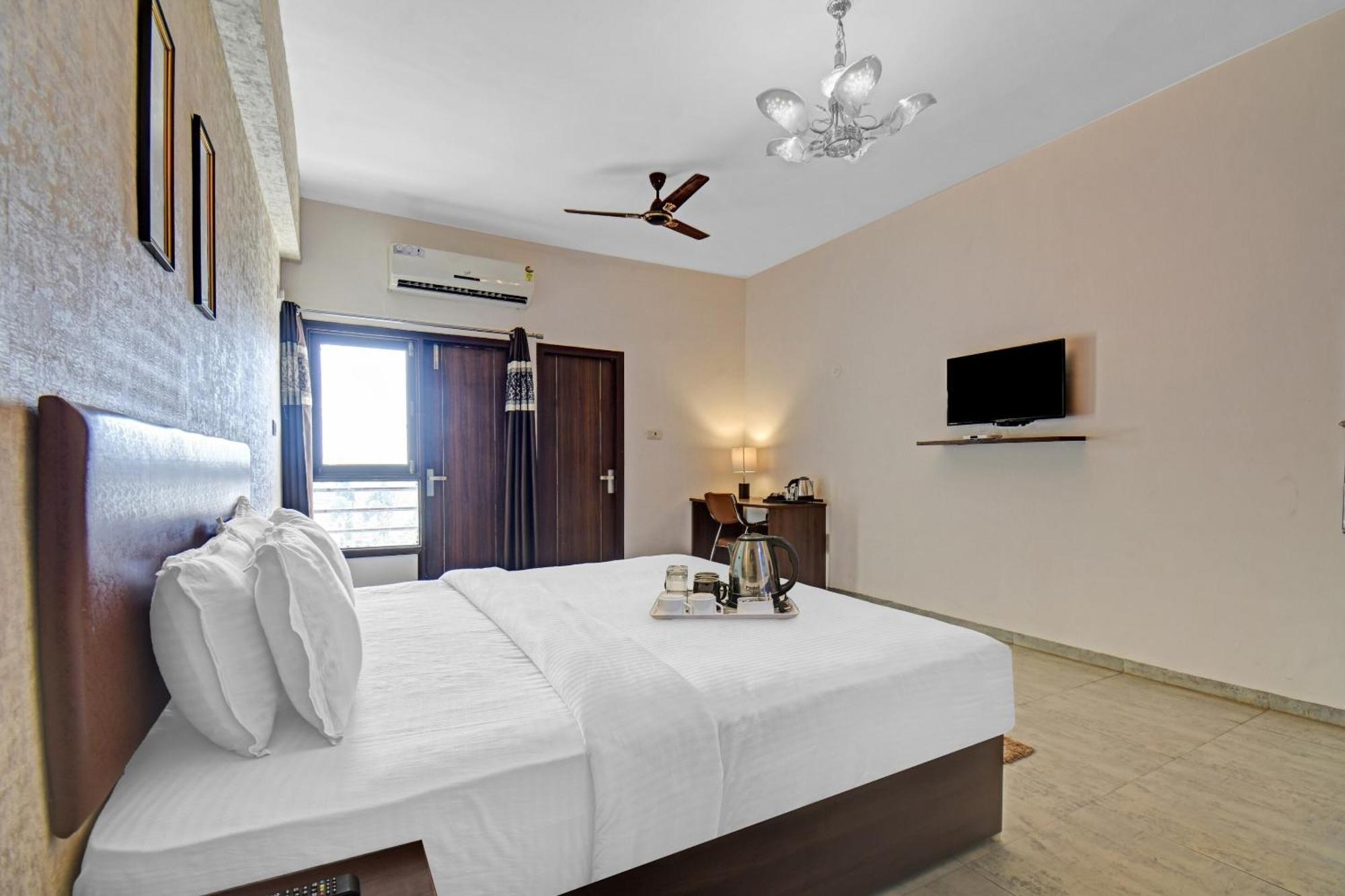 Townhouse Classio Suites Shirdi Buitenkant foto