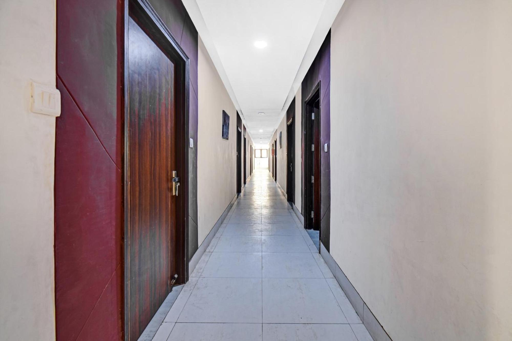 Townhouse Classio Suites Shirdi Buitenkant foto