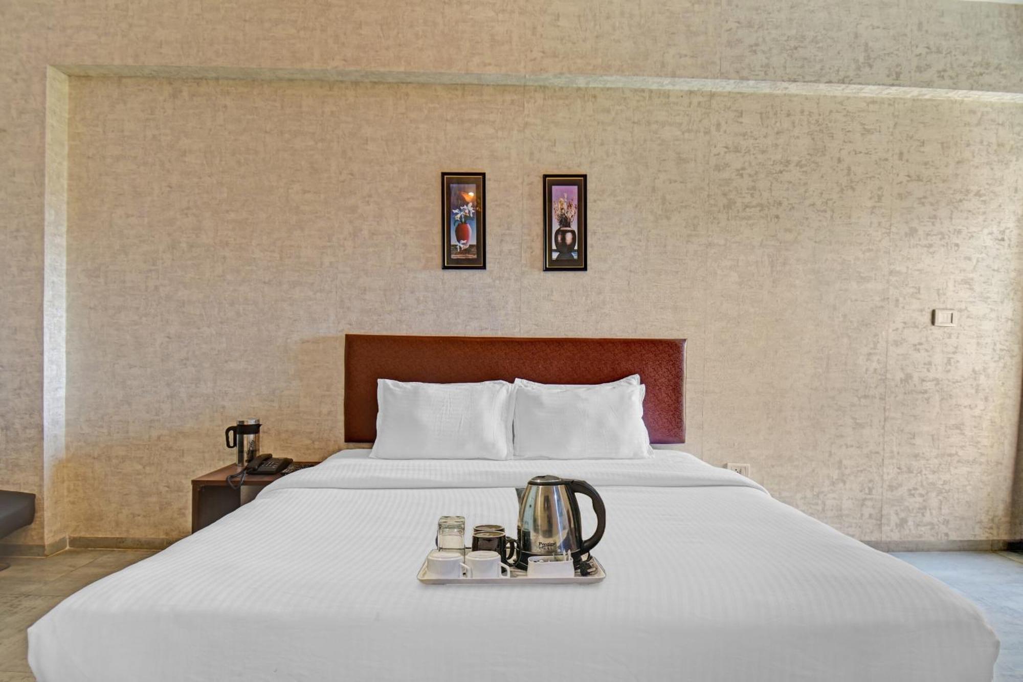 Townhouse Classio Suites Shirdi Buitenkant foto