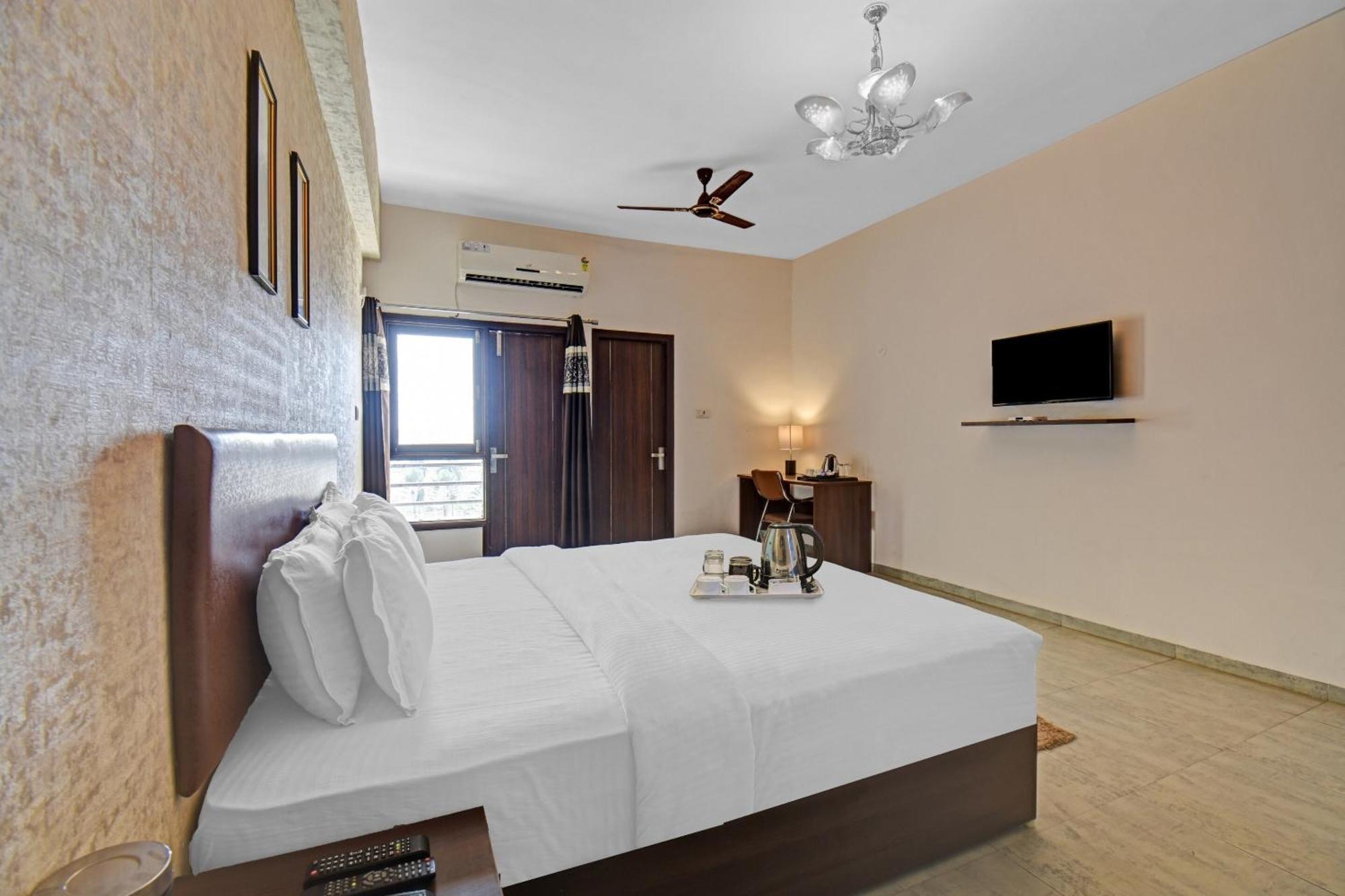 Townhouse Classio Suites Shirdi Buitenkant foto