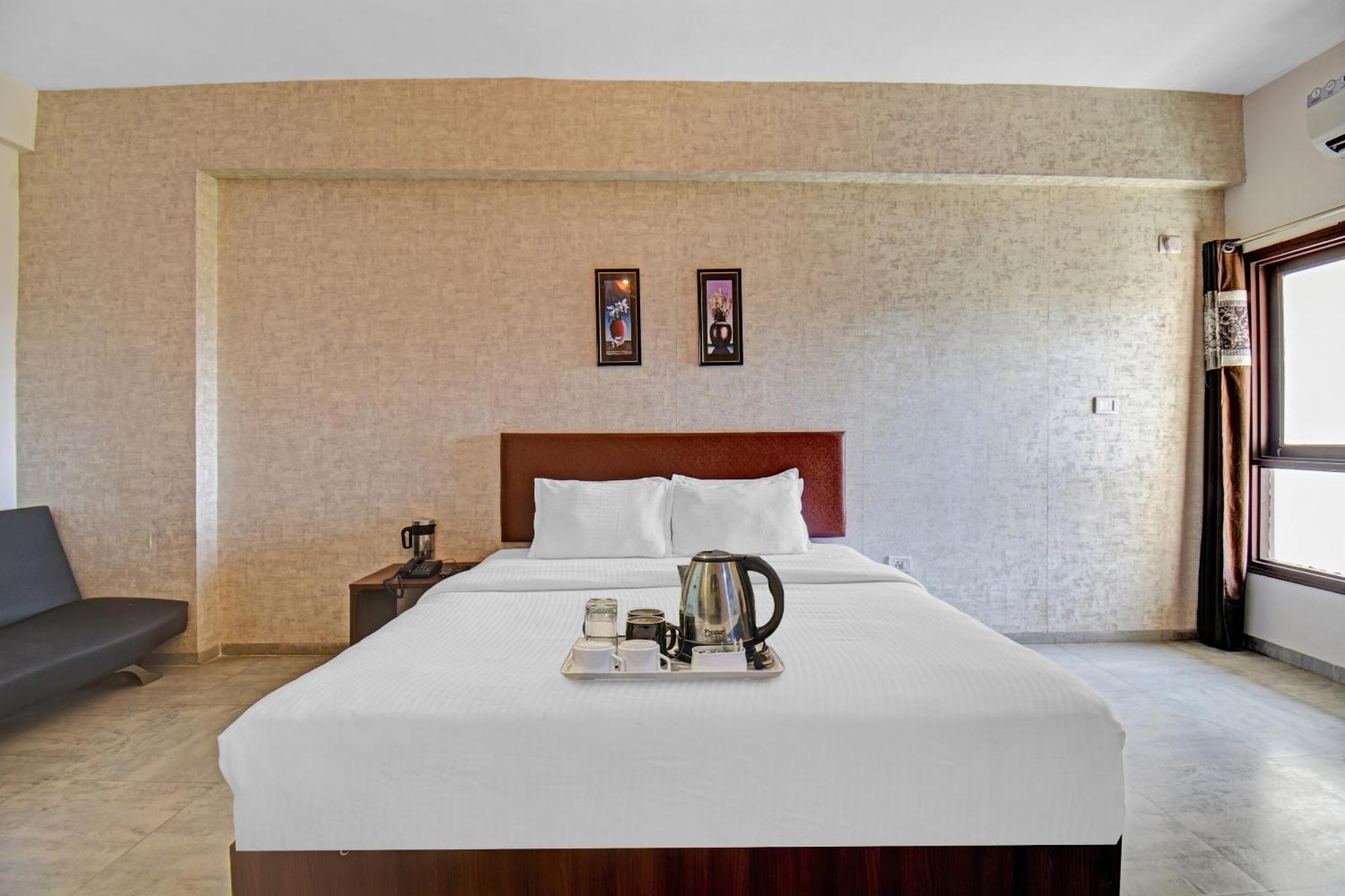 Townhouse Classio Suites Shirdi Buitenkant foto