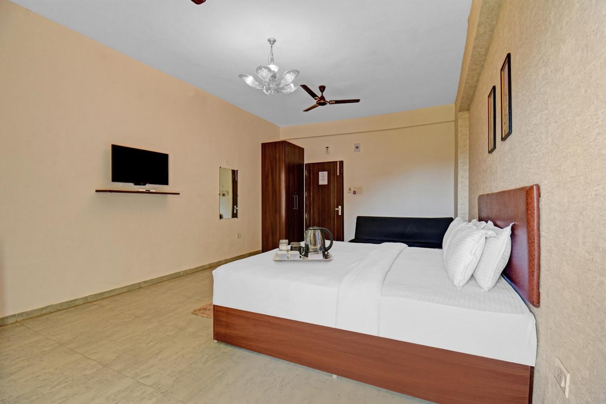 Townhouse Classio Suites Shirdi Buitenkant foto