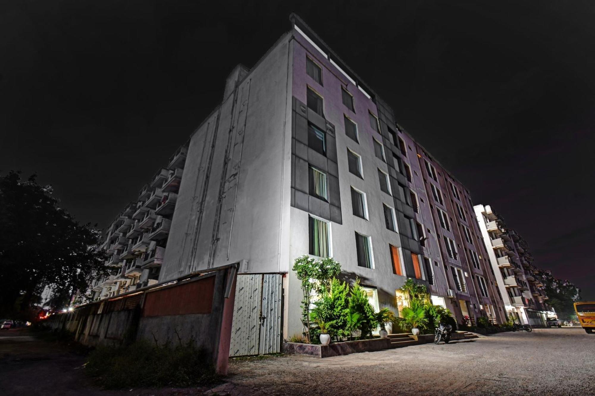 Townhouse Classio Suites Shirdi Buitenkant foto