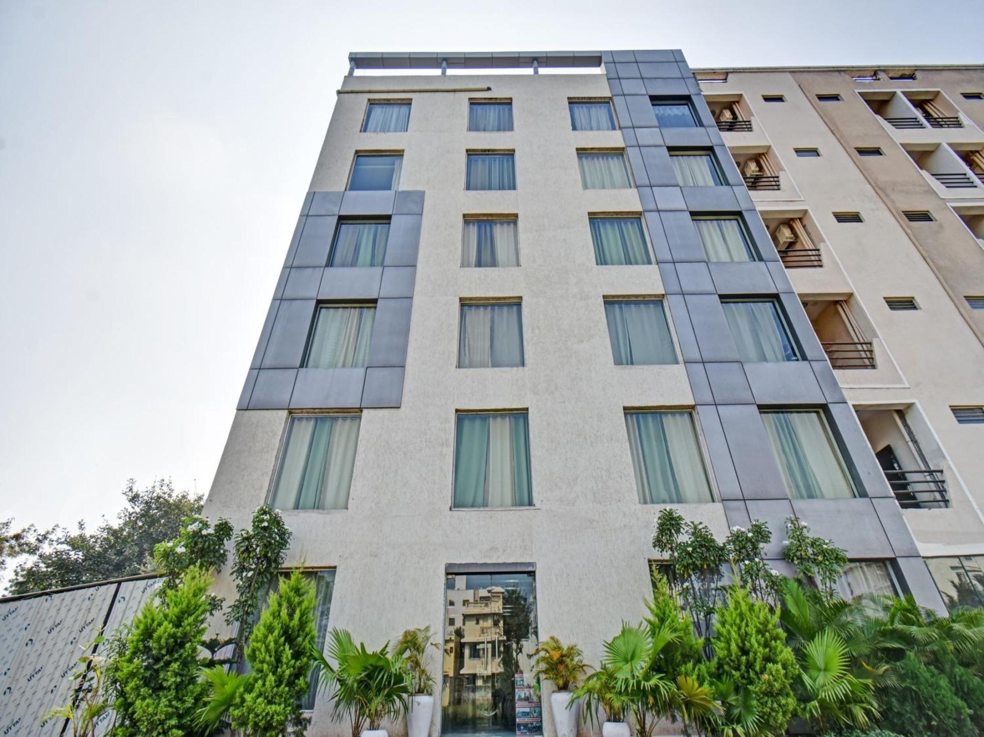 Townhouse Classio Suites Shirdi Buitenkant foto