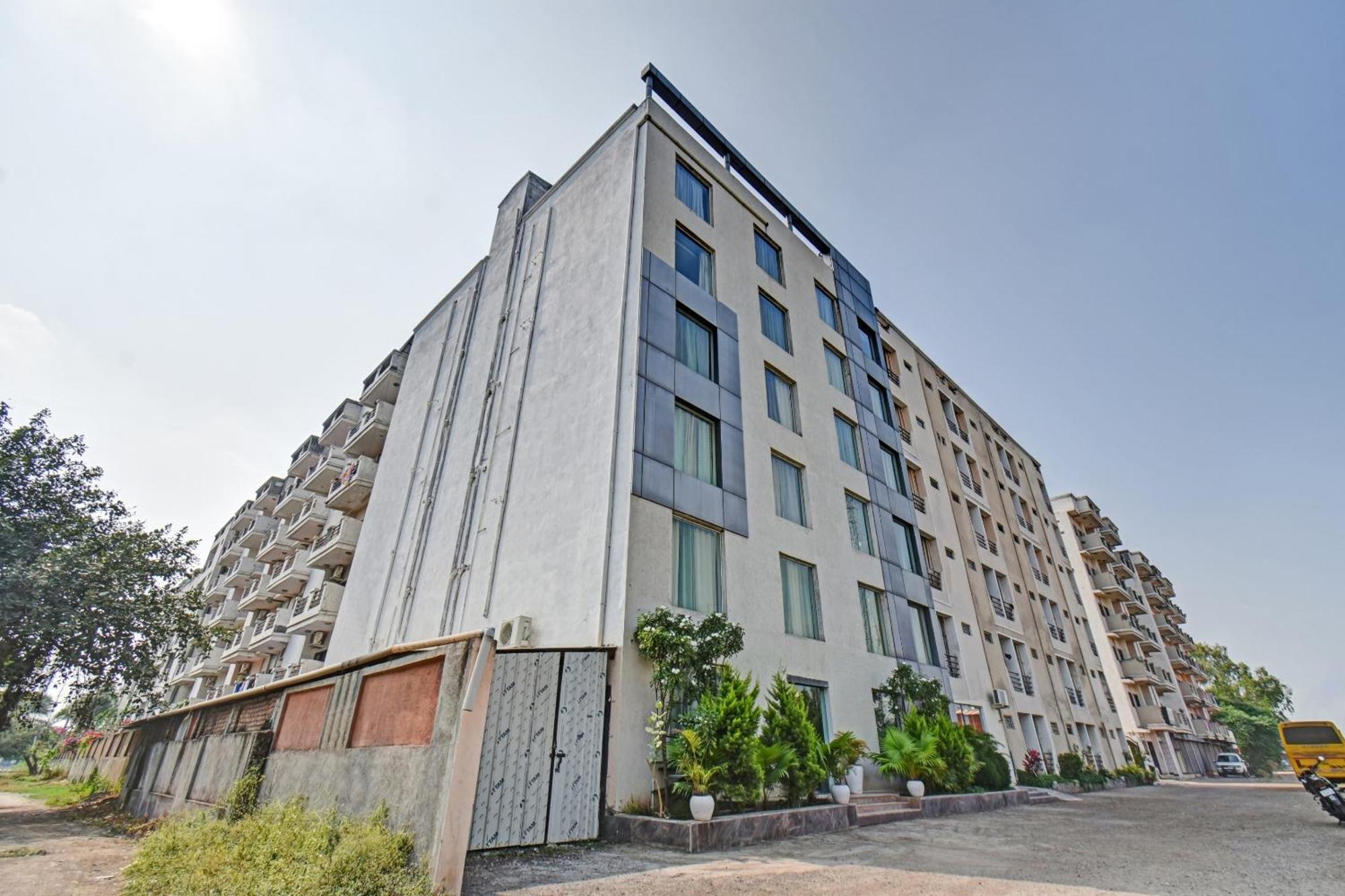 Townhouse Classio Suites Shirdi Buitenkant foto
